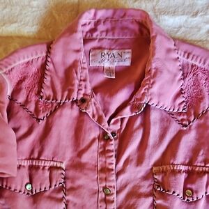 Ryan Michael  53%silk Ladies Size Small Western-Style Blouse With Abolone Snaps